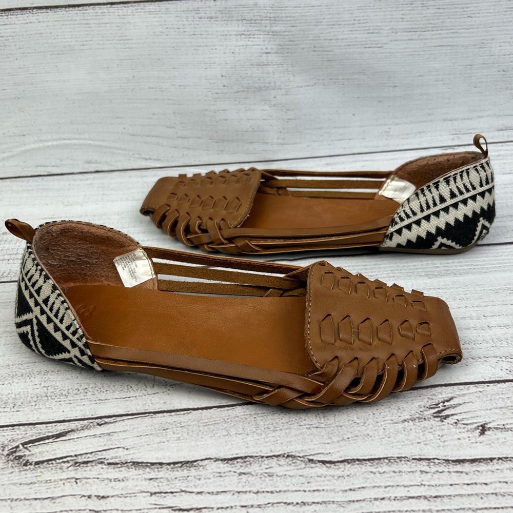 Gap kids woven sandals size 3